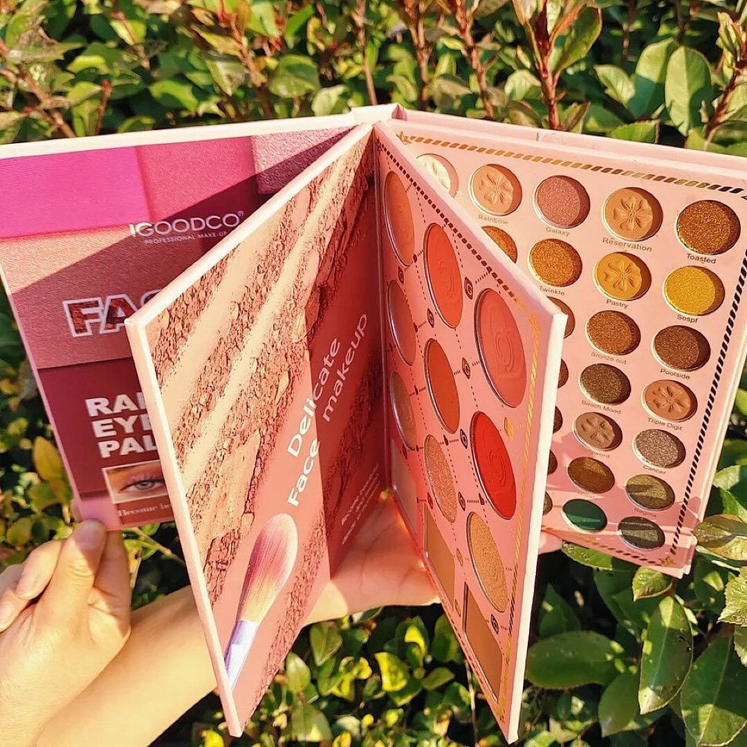 Strawberry-Moonlight_Mermaid_Jewel_Eyeshadow_Palette_Pearlescent_Blush_and_Eyeshadow_Palette__Rs_2199_-__Whatsapp__03196188099_JPG.jpg