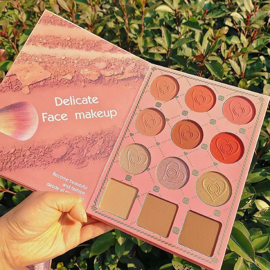 Strawberry-Moonlight_Mermaid_Jewel_Eyeshadow_Palette_Pearlescent_Blush_and_Eyeshadow_Palette__Rs_2199_-__Whatsapp__03196188099_JPG__2.jpg