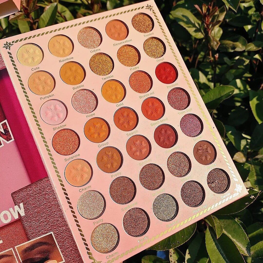 Strawberry-Moonlight_Mermaid_Jewel_Eyeshadow_Palette_Pearlescent_Blush_and_Eyeshadow_Palette__Rs_2199_-__Whatsapp__03196188099_JPG__4.jpg