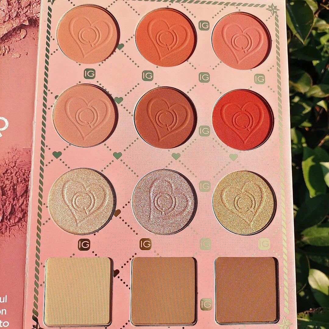 Strawberry-Moonlight_Mermaid_Jewel_Eyeshadow_Palette_Pearlescent_Blush_and_Eyeshadow_Palette__Rs_2199_-__Whatsapp__03196188099_JPG__5.jpg