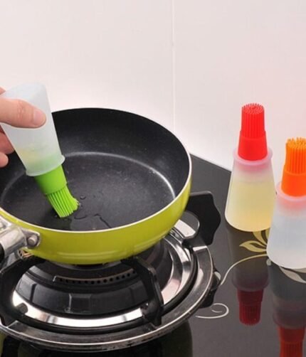Portable Silicone Oil Bottle with Brush | Grill Oil Brushes for Kitchen Baking BBQ Tool Kitchen Tools for BBQ (Random color)