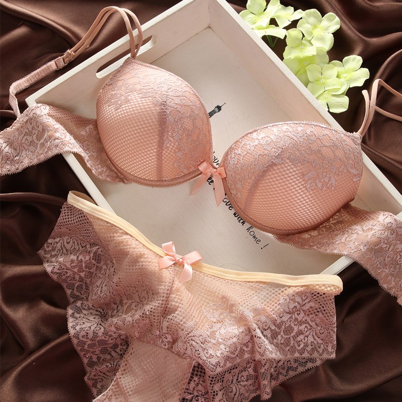 Fashion-fashion-lace-sexy-thin-deep-V-neck-push-up-underwear-hot-selling-vintage-descriptionImage9.jpg